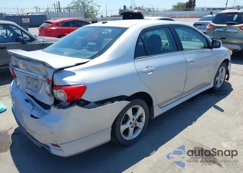 2011 Toyota Corolla S z USA, uszkodzony, nr VIN 2T1BU4EE1BC746152